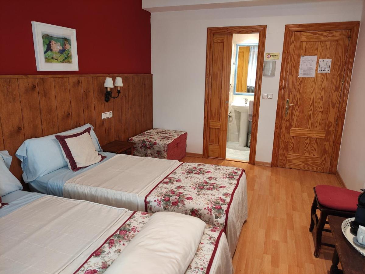 Hostal Escartin Sabinanigo Exterior photo
