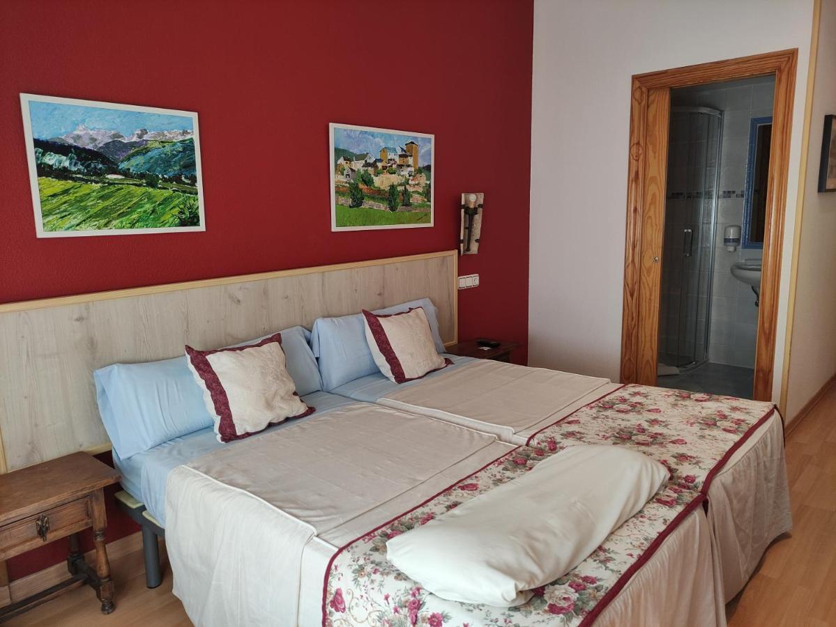 Hostal Escartin Sabinanigo Exterior photo